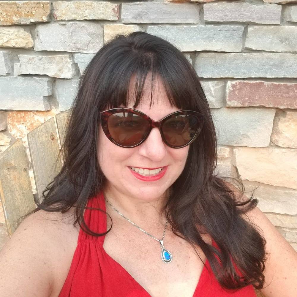 Meet your Posher, Laura